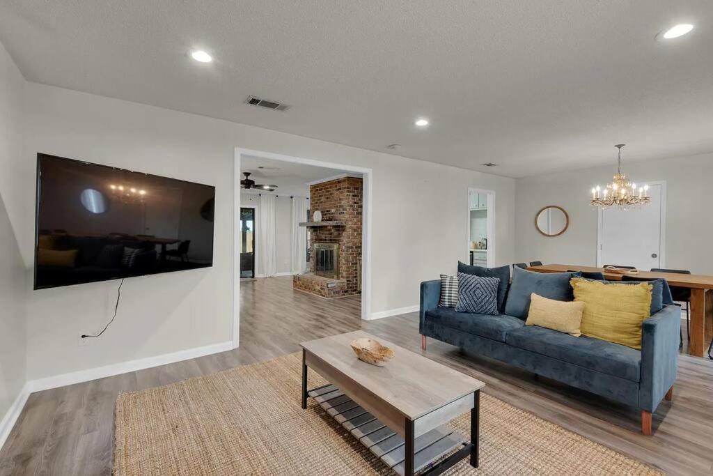 Quiet Relaxing Home - Close To Downtown & Beach 4Br-2Bt Pensacola Exterior foto